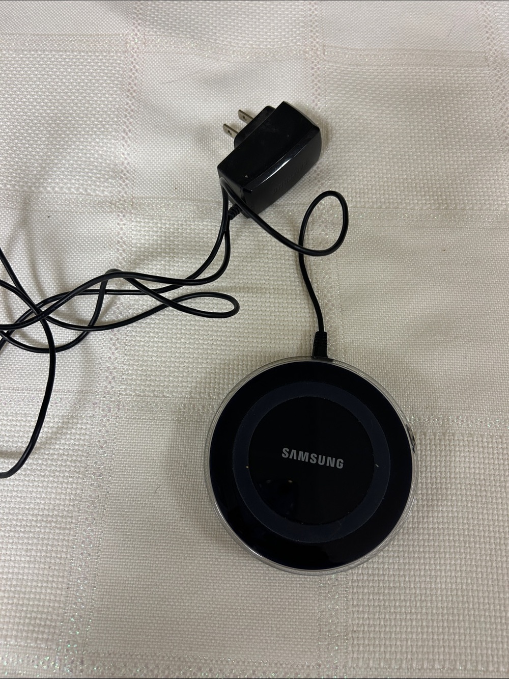 Samsung Black Round Wireless Charging Pad with Adapter